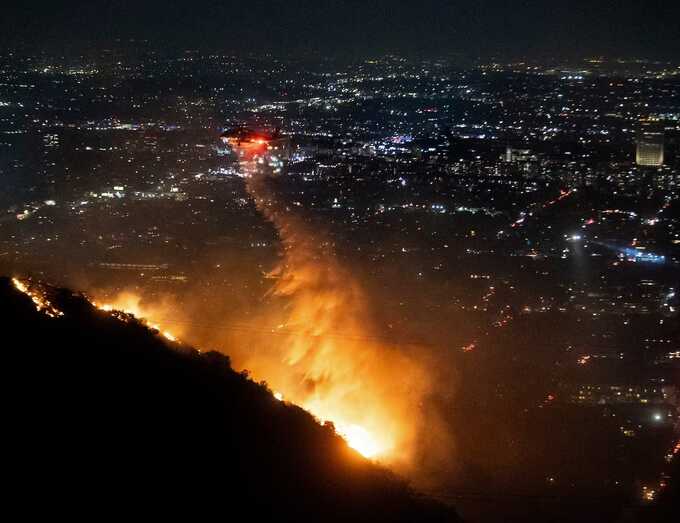 Hollywood Boulevard evacuated as wildfires spread; death toll rises