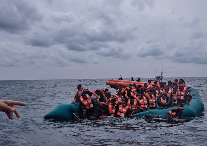 Migrant gives birth on dinghy surrounded by 60 people