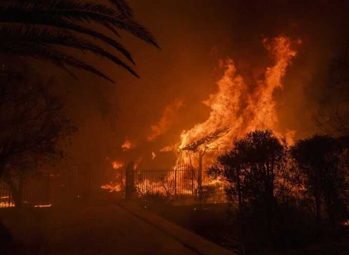 LA elite hire $2,000-an-hour private firefighters, causing outrage