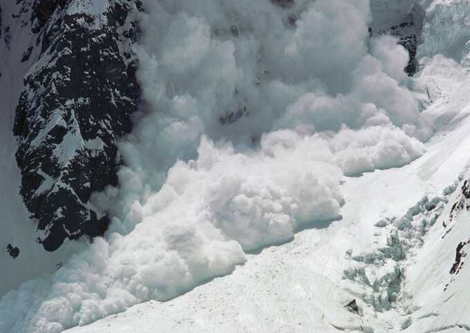 Tragic avalanche drags and kills three skiers down a 9,000ft mountain