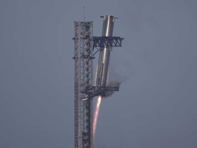 Elon Musk’s rocket explodes after lift-off, scattering debris and disrupting several flights