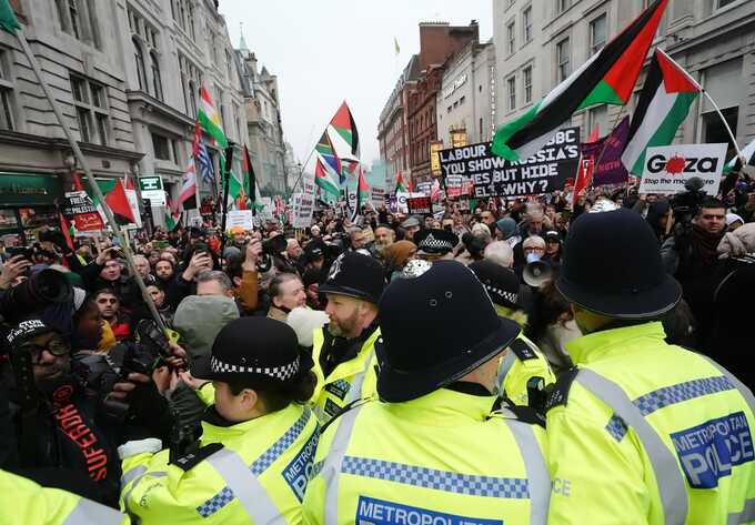 Over 70 arrested at Palestine protest as crowds attempt to reach the BBC