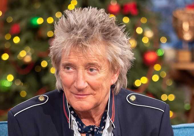 Former soldier loses £200,000 in scam involving fraudsters using Rod Stewart’s image