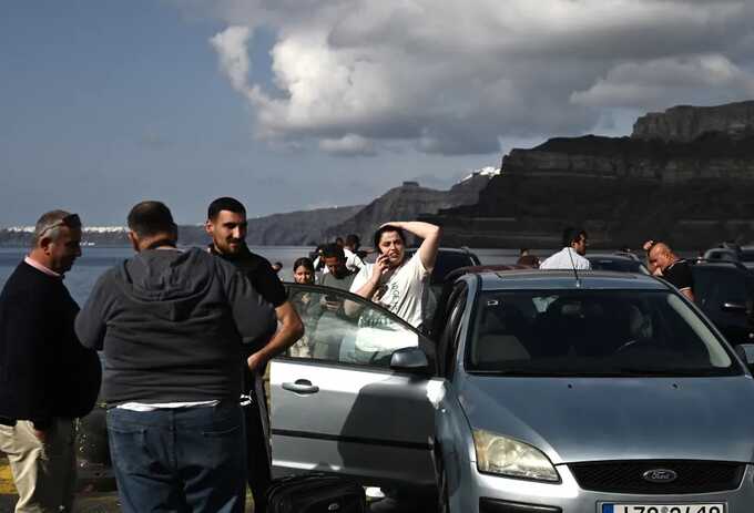 Residents evacuate Santorini amid rising earthquake fears