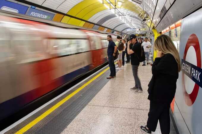 Fire erupts in London Underground tunnel