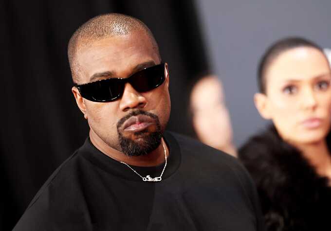 Kanye West deletes entire website, leaving only an offensive $20 t-shirt