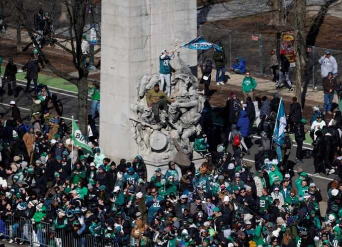 ‘Two people injured by gunfire’ during Eagles Super Bowl parade celebration