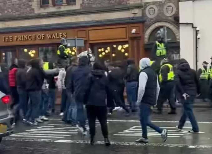 Cardiff city center ’stay away’ warning after bus attack and street mobs
