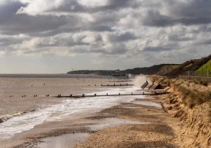 Body of woman found on beach near popular half-term vacation spot