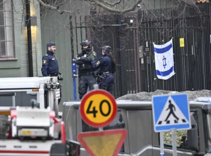 Three individuals arrested near Israeli embassy in Sweden following ’attack plan’