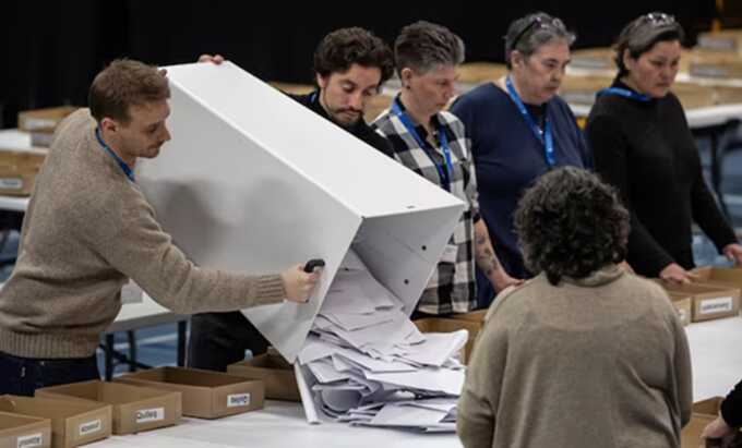 Greenland election shake-up: Democrats oust IA, coalition talks begin