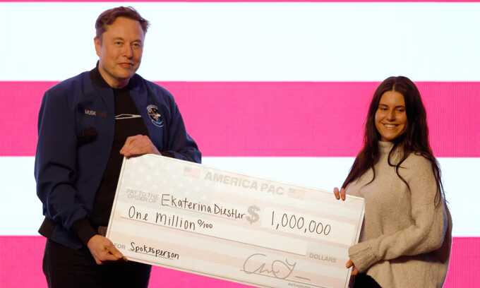 Musk hands out $1m checks to voters ahead of critical Wisconsin court race