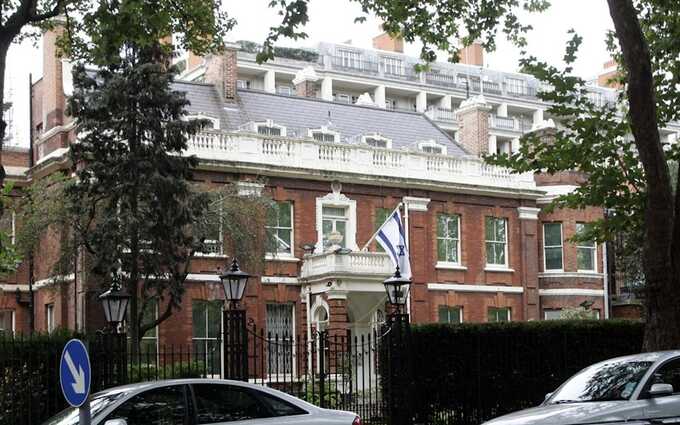 Man with knives arrested near the Israeli embassy — facing trial for terrorism charges