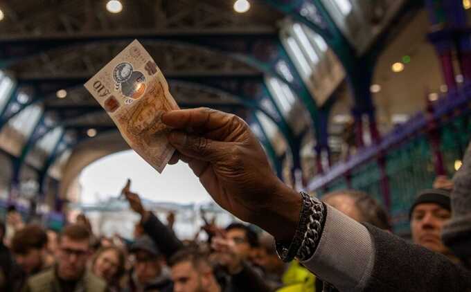 Cashless future on the brink of scandal: why Britons are outraged by the “card dictatorship”