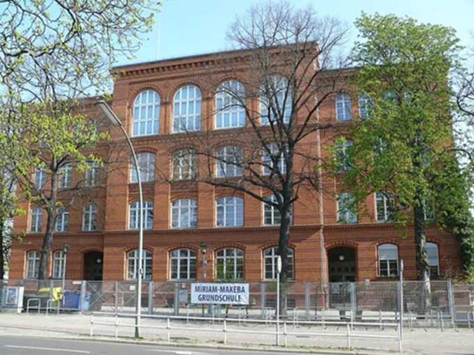 Incident at Berlin school: dozens of children poisoned by tear gas, police investigating