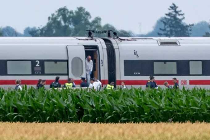 Axe attack on German train: passengers stop assailant among 500 people on board