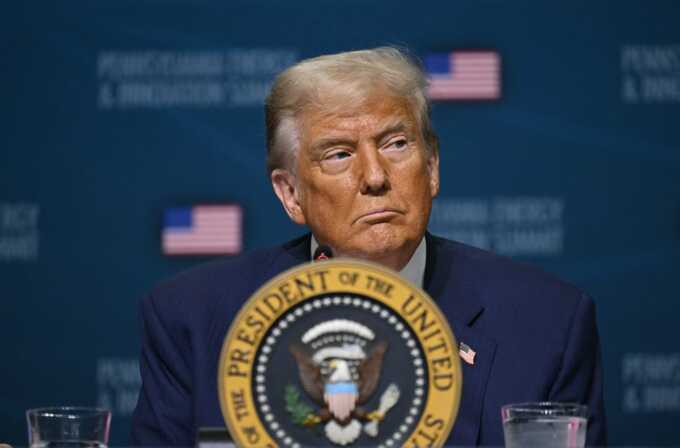 Trump arrives in Britain as activists prepare humiliating welcome with Epstein-related banners