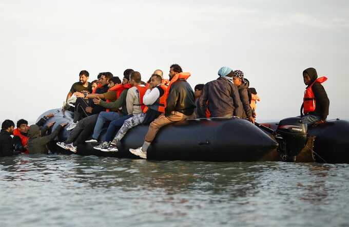 Advertising fake visas and boat routes to become criminal offences in Britain