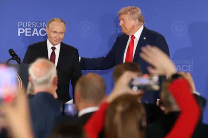 Putin’s twitching knees spark fresh rumours over Russian leader’s health
