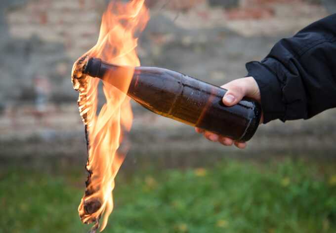 Man throws Molotov cocktail into pub in Northern Ireland, two injured