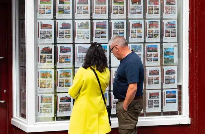 Average UK home now costs nearly £272,000