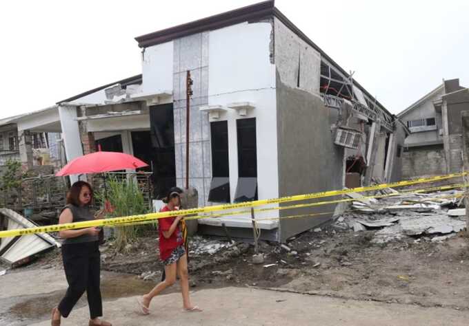 Powerful 7.4 quake rocks southern Philippines, triggers panic and tsunami warning