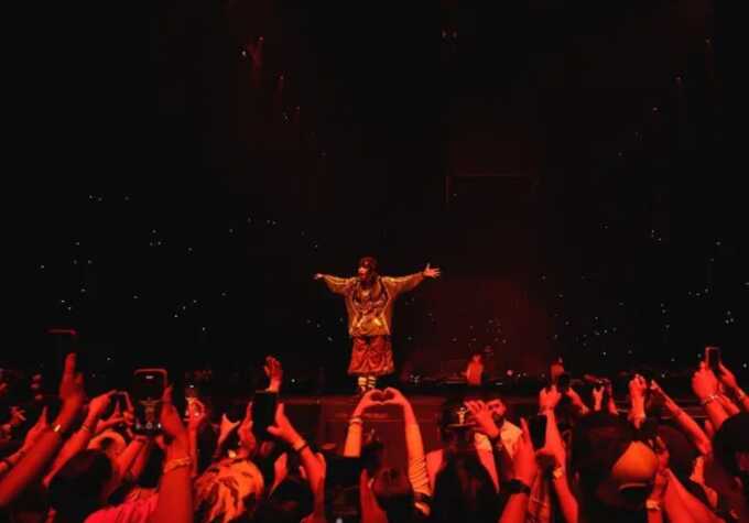 “She’s human too”: Fans outraged after Billie Eilish pulled into crowd in Miami
