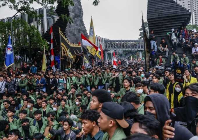 Indonesia faces renewed protests after MPs approve new $42,000 recess allowance