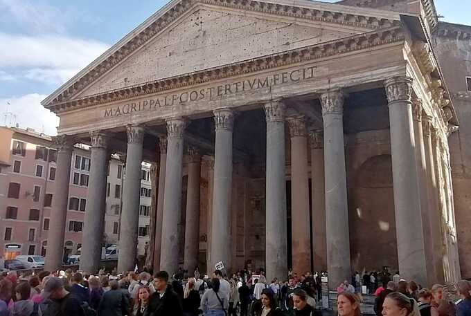 Japanese tourist dies after falling from Pantheon wall in Rome