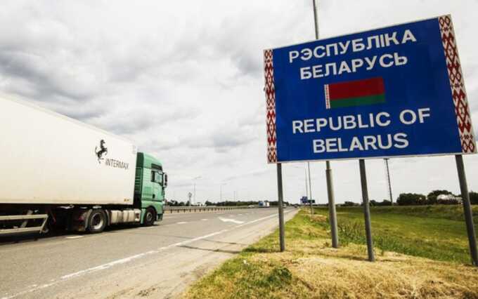 Lukashenka warns of truck seizures as EU–Belarus border crisis deepens