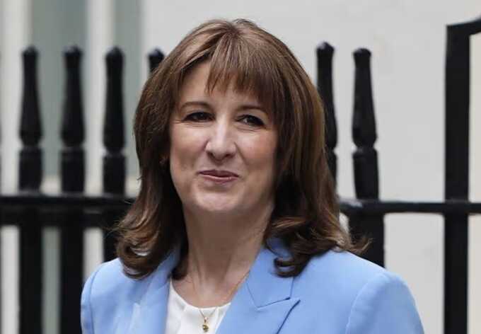 Rachel Reeves under fire as fears grow of looming global economic meltdown