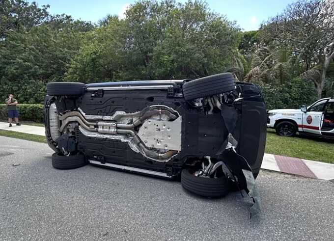 Tiger Woods arrested on DUI charges after Florida car crash