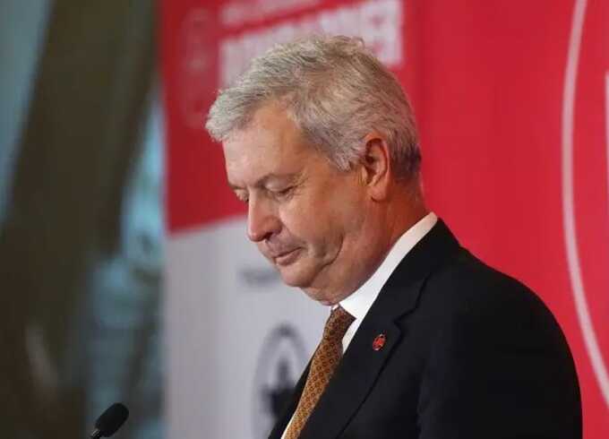 Air Canada chief steps down following criticism over English-only condolence message