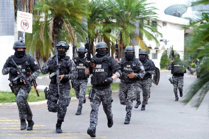 Gunmen shot dead in firefight outside Israeli consulate in Istanbul