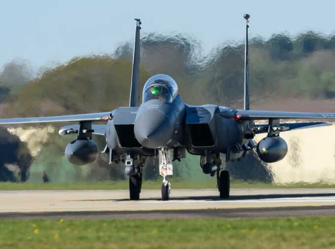 Starmer urged to limit US access to UK bases after ’dangerous’ Trump threats