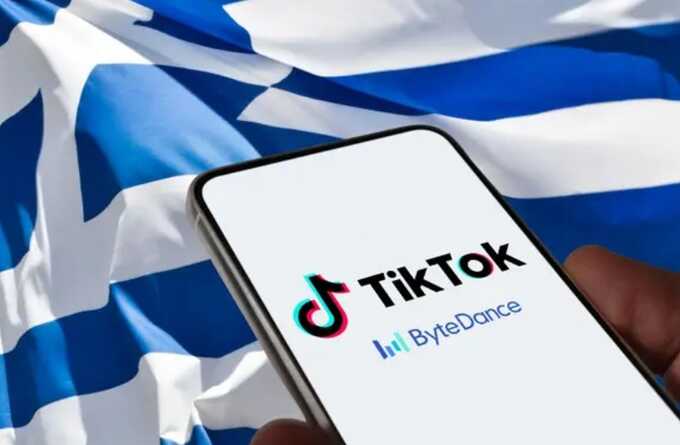Greece moves to block under-15s from social media over addiction fears