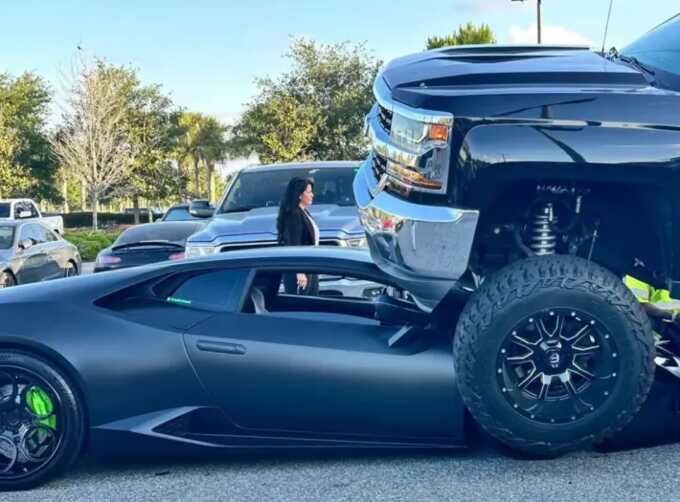 £250,000 Lamborghini destroyed as lifted truck crushes car in freak accident