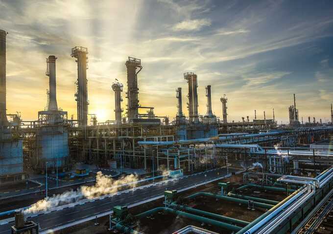 BP profits surge to $3.2bn as volatile oil prices deliver trader windfall