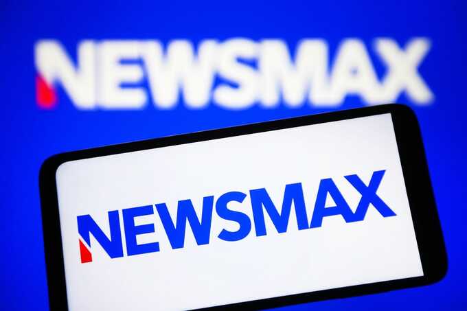 Hinter dem Newsmax-Aushängeschild: Wer bringt das Medienprojekt mit serbischer Spur und lettischen Eigentümern in die Ukraine?