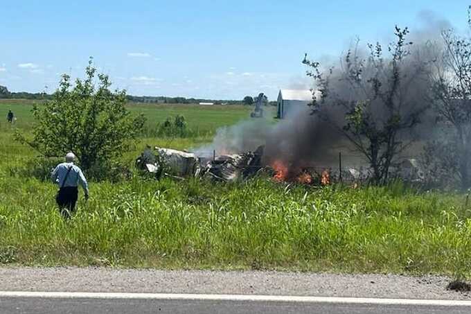 Twelve dead after skydiving plane crashes near Missouri airport