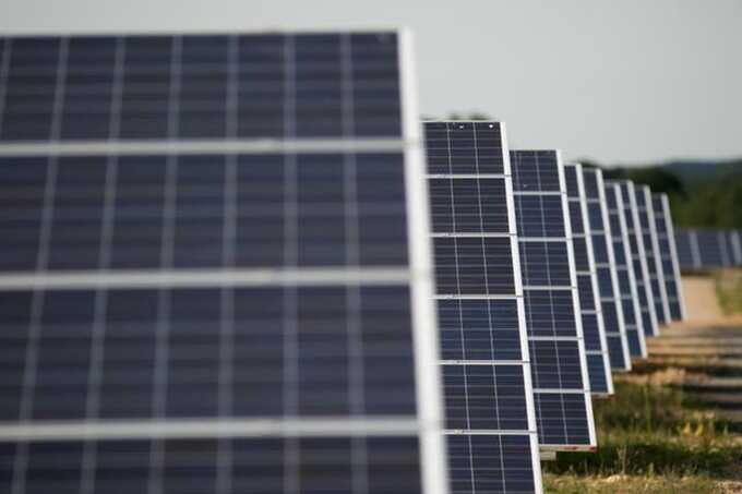Ed Miliband approves UK’s second-largest solar farm to power 200,000 homes