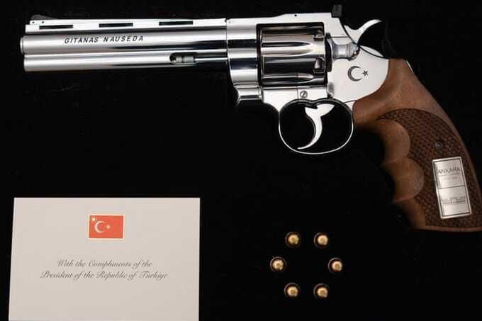 Erdoğan gifts Nato leaders engraved revolvers with live ammunition after Ankara summit