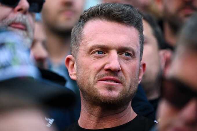 Elon Musk’s family foundation funded Tommy Robinson’s trip to Russia, father claims