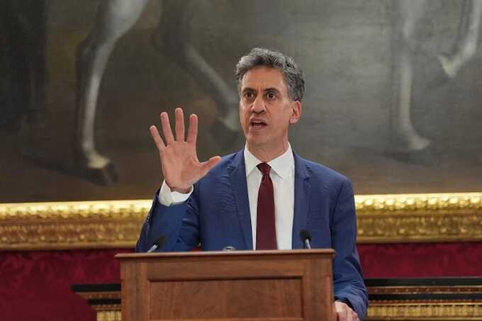 Millionaires draw up exit plans as Miliband eyes capital gains tax overhaul