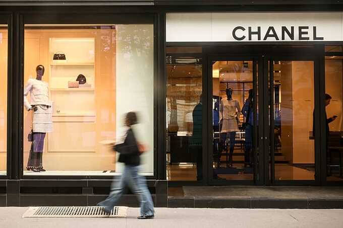 Italian police raid luxury brands over labour exploitation
