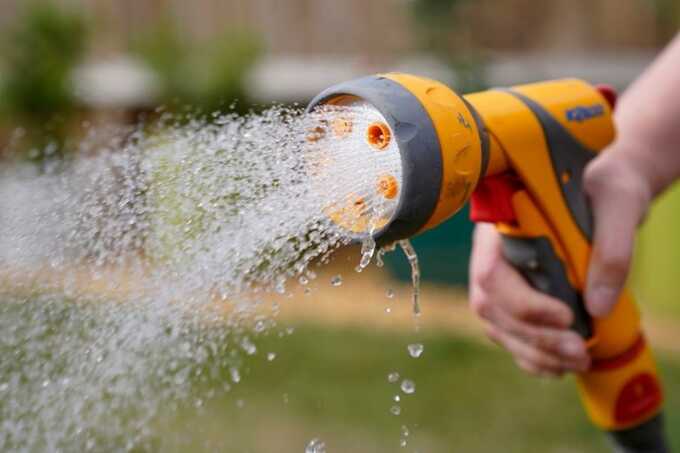 More than two million people face hosepipe ban as heatwave dries out southern England