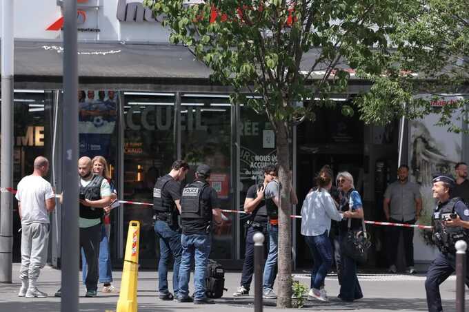 Three stabbed, including pregnant woman, in Paris knife rampage