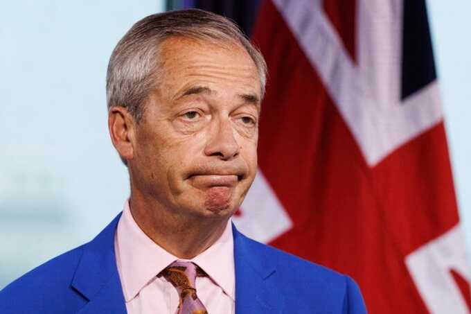 Nigel Farage demands police investigate Zack Polanski over guillotine T-shirt post