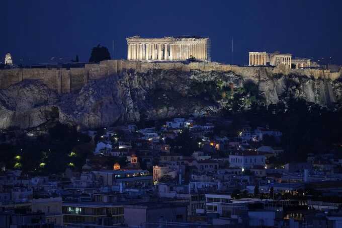Police probe messages sent from British woman’s phone after her death in Athens