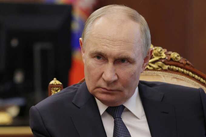 Putin’s "doomsday radio" broadcasts mystery codes after suspected Russian missile enters Poland